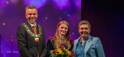 Ronja Kjosbakken tildelt ungdommens kulturstipend Ronja Kjosbakken tildelt ungdommens kulturstipend