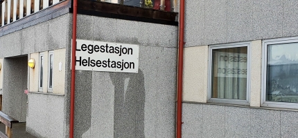 Fjerner egenandelen for alle under 18 år Fjerner egenandelen for alle under 18 år