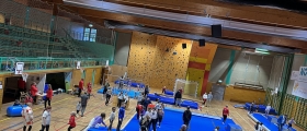 Har delt åpen hall opp i to kategorier Har delt åpen hall opp i to kategorier