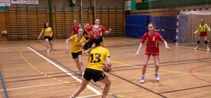 Turns jenter 16 tapte Turns jenter 16 tapte