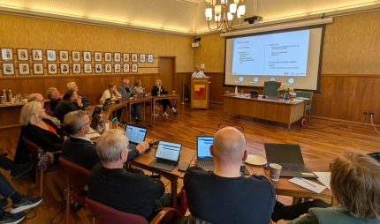 Vil utrede konkurranseutsetting av brøytingen Vil utrede konkurranseutsetting av brøytingen