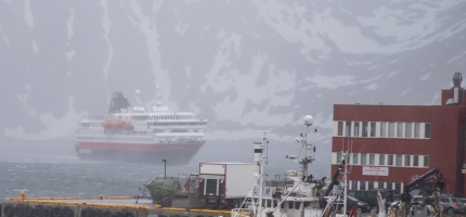 Hurtigrutens første seiling på rent biodrivstoff er i gang Hurtigrutens første seiling på rent biodrivstoff er i gang