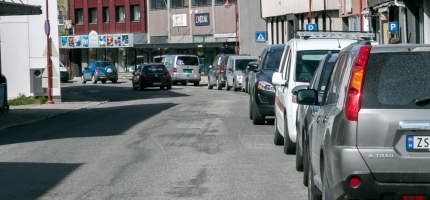 Skal spyle Storgata på tirsdag! Ønsker ikke parkering i området! Skal spyle Storgata på tirsdag! Ønsker ikke parkering i området!