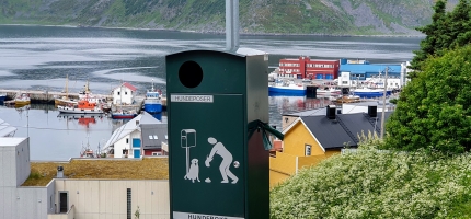 Ønsker avfallsboks for hundeposer Ønsker avfallsboks for hundeposer