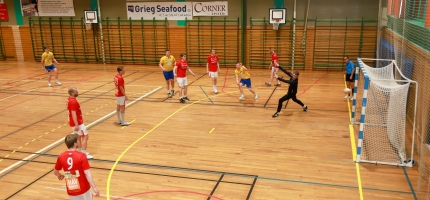 Jenter 12 vant to kamper Jenter 12 vant to kamper