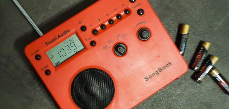 Husk batteri i FM-radioen Husk batteri i FM-radioen