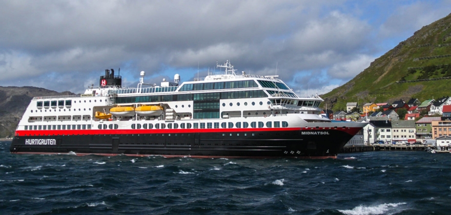 Slagsvold Vedum: Redd Hurtigruten n!