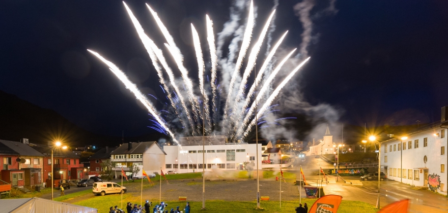 Åpner filmfestivalen med fyrverkeri  Åpner filmfestivalen med fyrverkeri