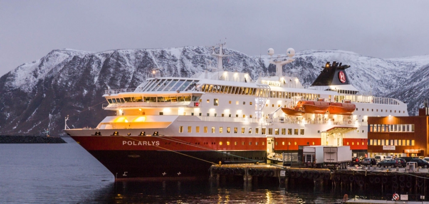 Sikrer fortsatt fem Hurtigruten-skip mellom Bergen og Kirkenes Sikrer fortsatt fem Hurtigruten-skip mellom Bergen og Kirkenes