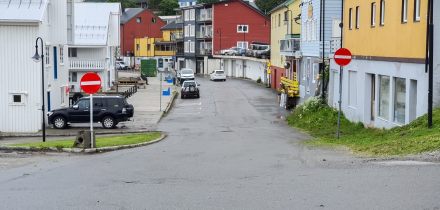 Sjøgata stengt for gjennomkjøring Sjøgata stengt for gjennomkjøring