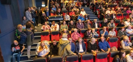 Første film i regi av ny driver Første film i regi av ny driver