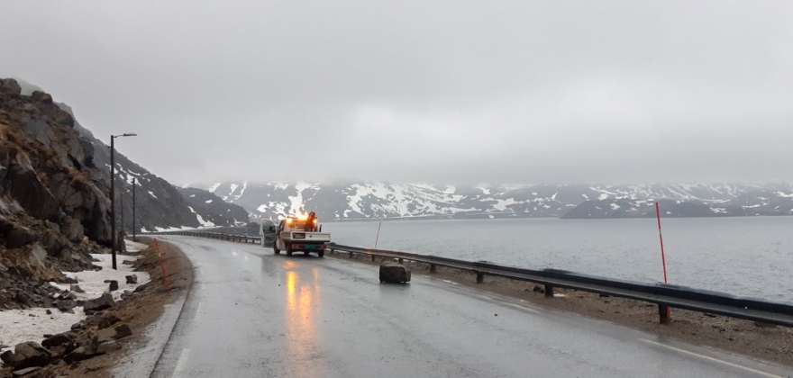 Stein på veien i Skipsfjorden Stein på veien i Skipsfjorden