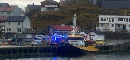 Røykutvikling fra båt i Honningsvåg Røykutvikling fra båt i Honningsvåg